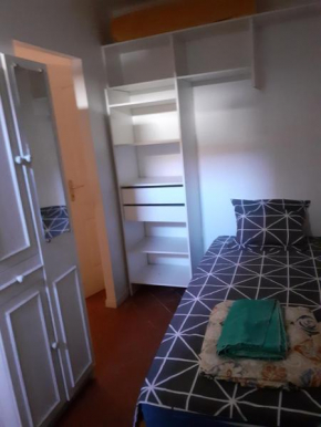 Chambres partagées homme salle de bain et toilette